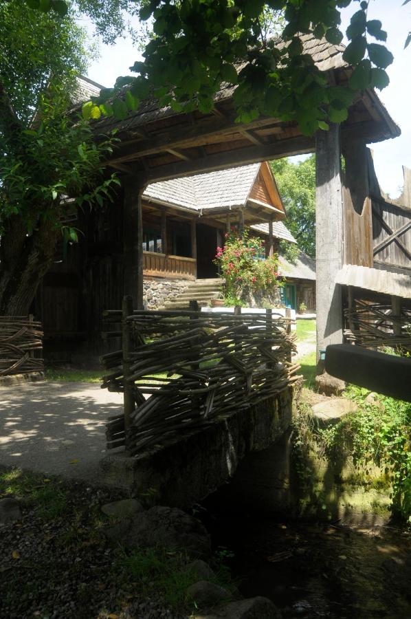 The Village Pension Breb Екстер'єр фото